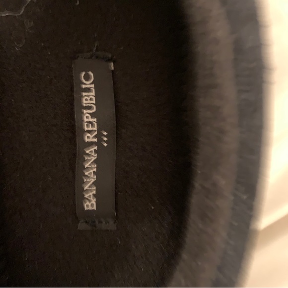 Banana Republic Men's Slippers. Black Color. Sz. Medium 9-10). Retail $60 - Picture 3 of 3